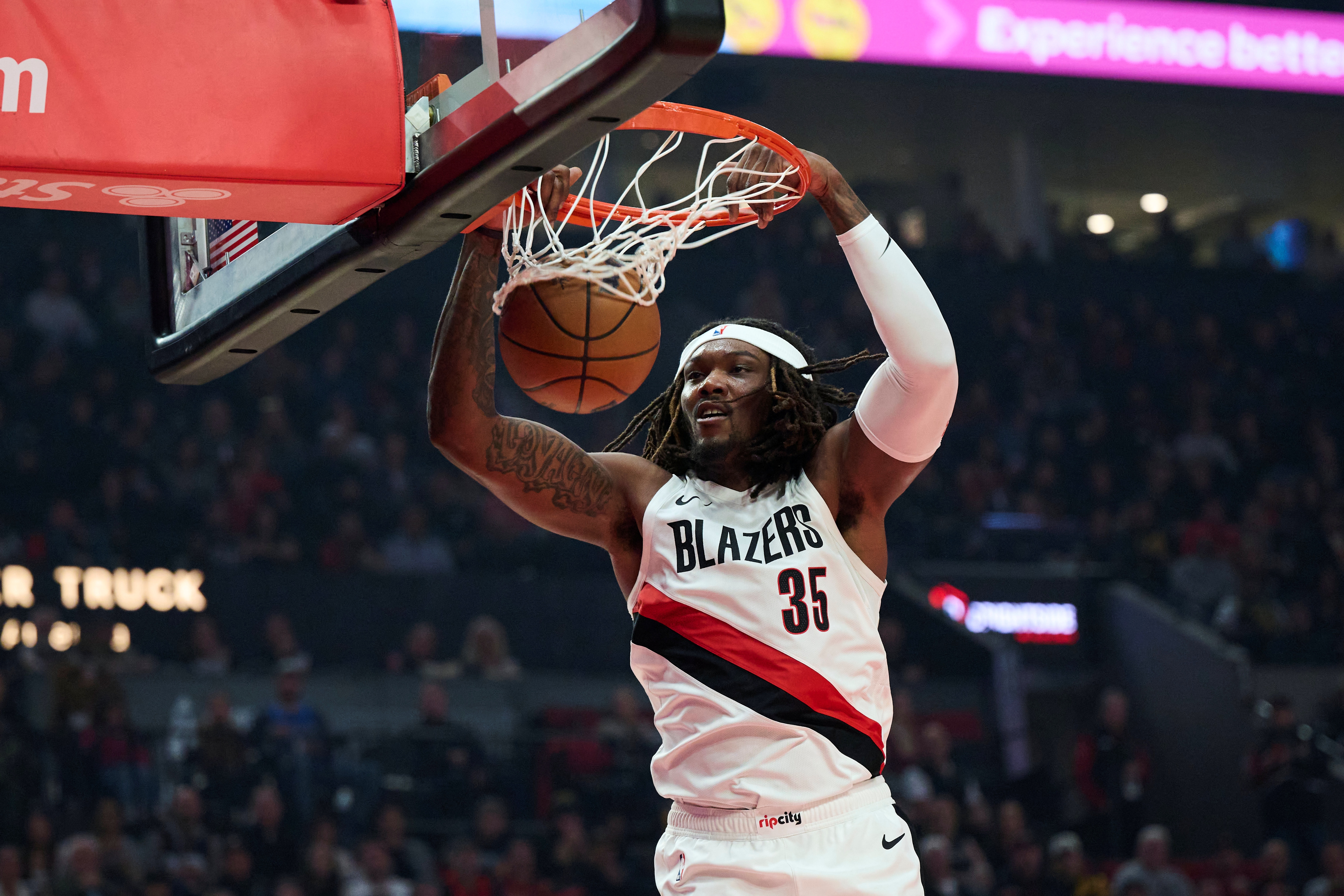 确实打得好!罗威替补13中9超高效砍下20分11板1断3帽 5前场板